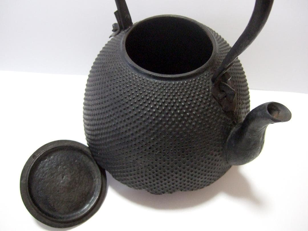 Nambu Gasen Tetsubin Cast Iron Kettle Arare Pattern Oni-men Handle Signed
