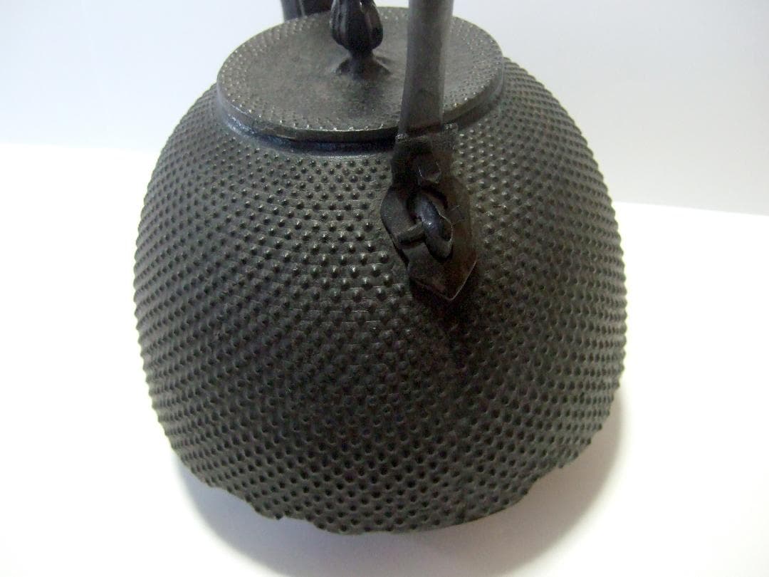 Nambu Gasen Tetsubin Cast Iron Kettle Arare Pattern Oni-men Handle Signed
