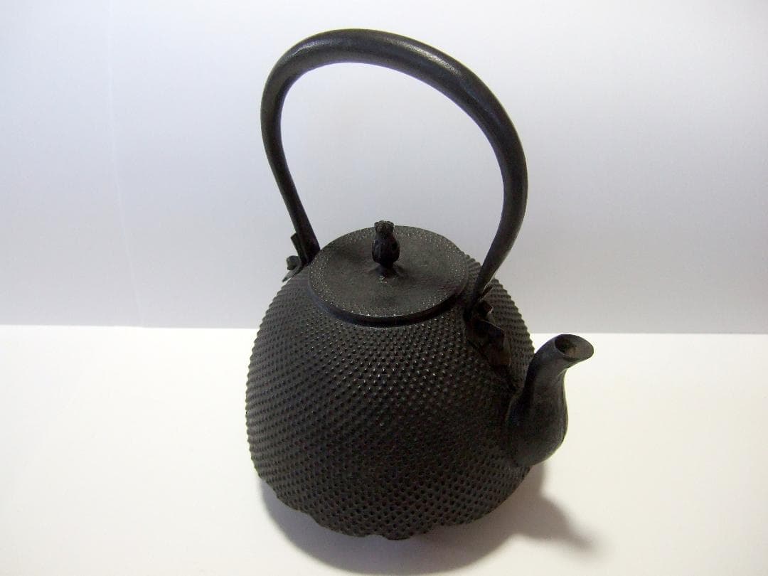 Nambu Gasen Tetsubin Cast Iron Kettle Arare Pattern Oni-men Handle Signed