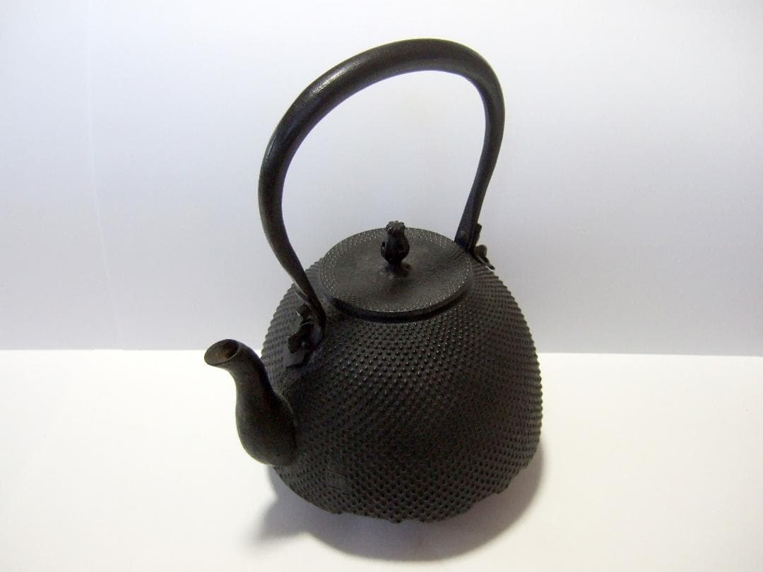 Nambu Gasen Tetsubin Cast Iron Kettle Arare Pattern Oni-men Handle Signed