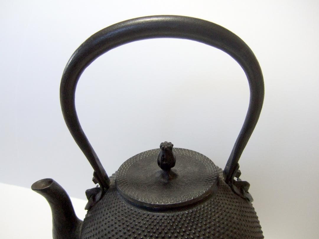 Nambu Gasen Tetsubin Cast Iron Kettle Arare Pattern Oni-men Handle Signed