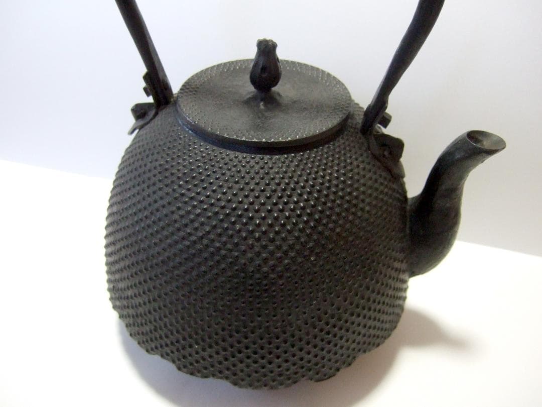 Nambu Gasen Tetsubin Cast Iron Kettle Arare Pattern Oni-men Handle Signed