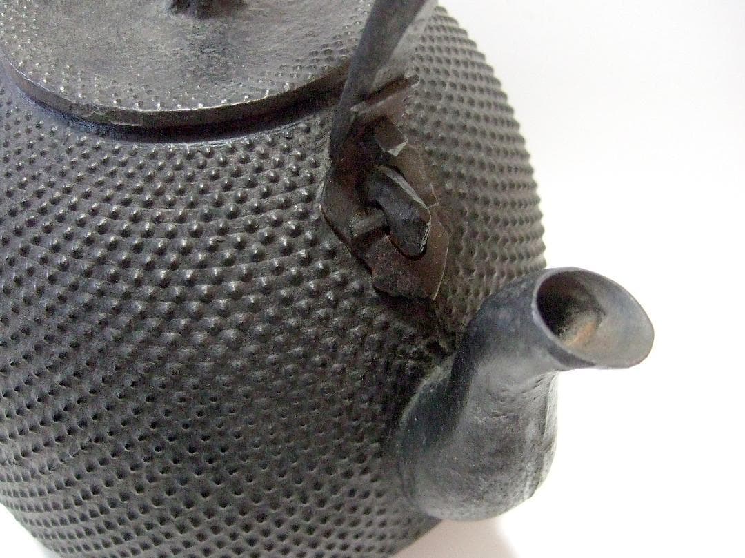 Nambu Gasen Tetsubin Cast Iron Kettle Arare Pattern Oni-men Handle Signed