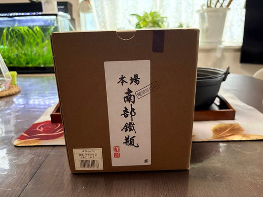 Nambu Tetsubin Iron Kettle, Hira-gata Arare Pattern, 1.6L, IH-Compatible, Made in Japan