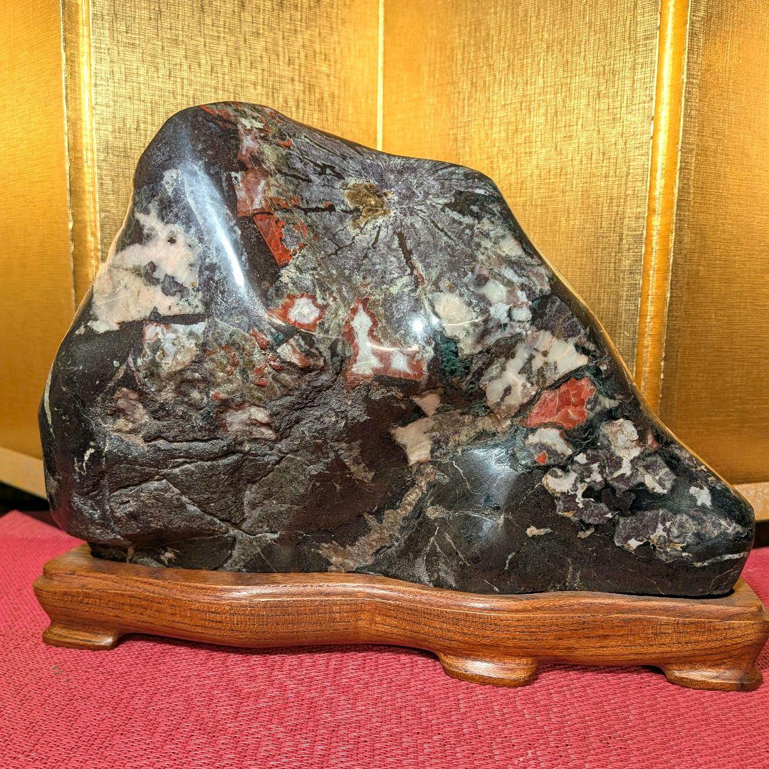 Kikkaseki Chrysanthemum Stone from Neodani Gifu Suiseki Viewing Stone on Keyaki Stand