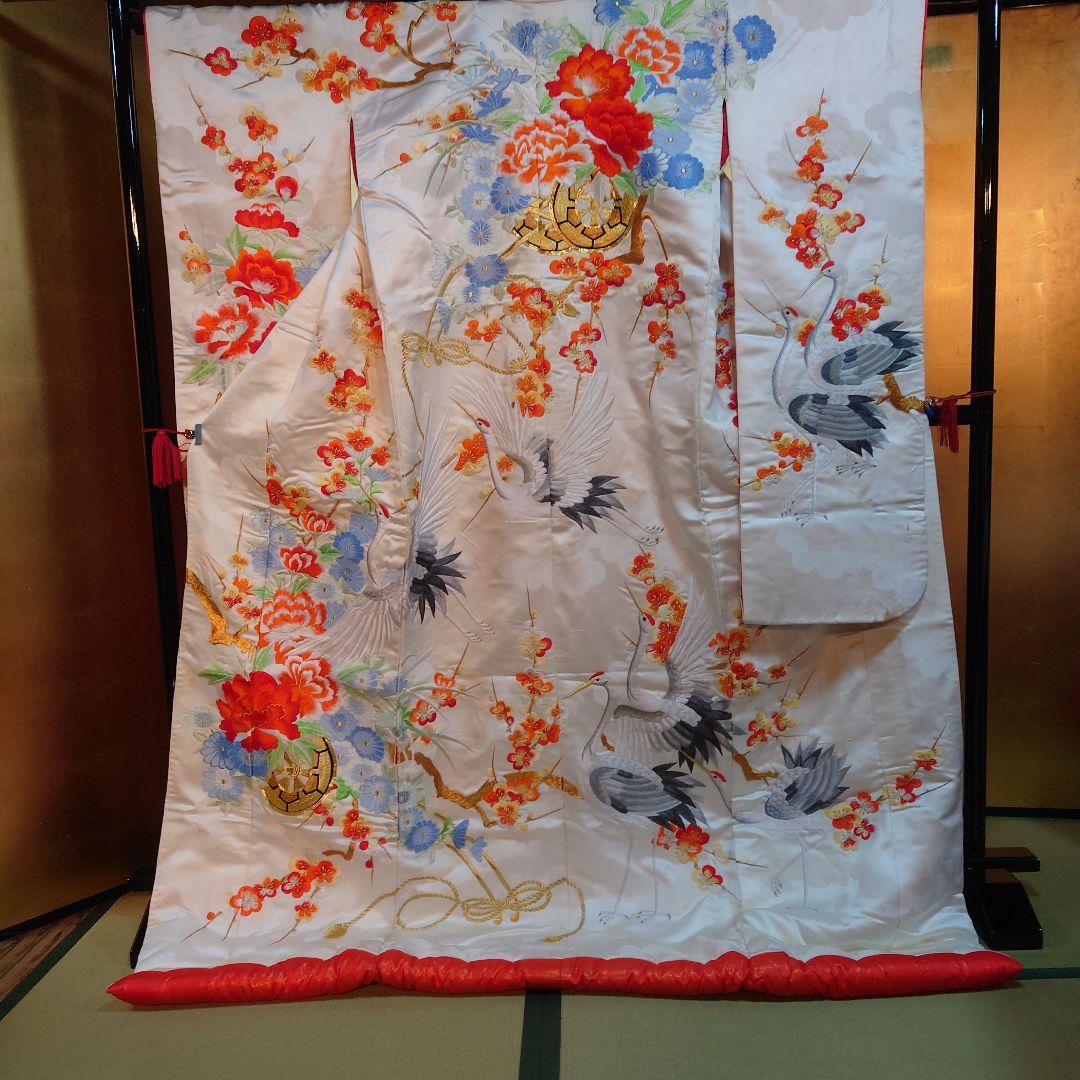 Uchikake Wedding Kimono Silk with Embroidery and Woven Design Showa Antique