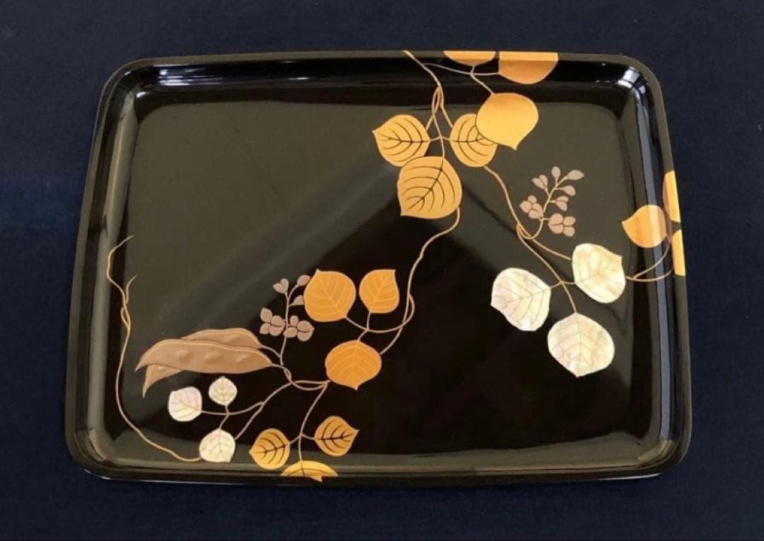 Suzuki Hyosaku Gift Tray Maki-e Raden Lacquer Wood with Bean Design, Tomobako, Approx. 22 cm x 29 cm
