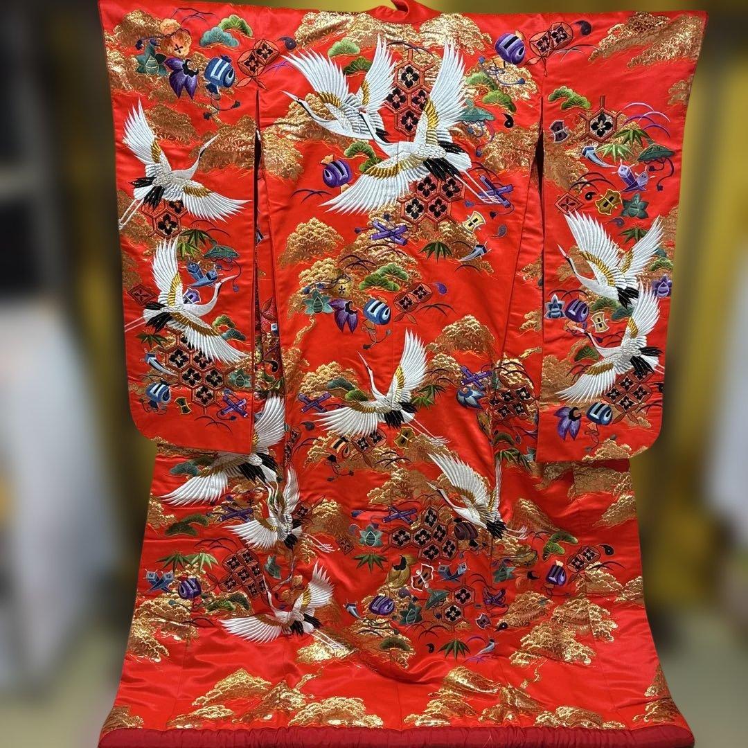 Iro-uchikake Uchikake Wedding Kimono Silk Donsu with Embroidered Pine and Crane