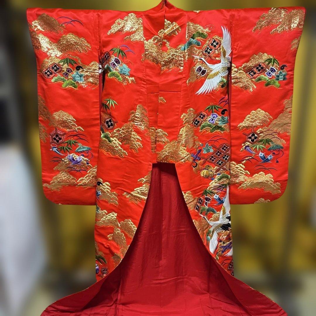 Iro-uchikake Uchikake Wedding Kimono Silk Donsu with Embroidered Pine and Crane