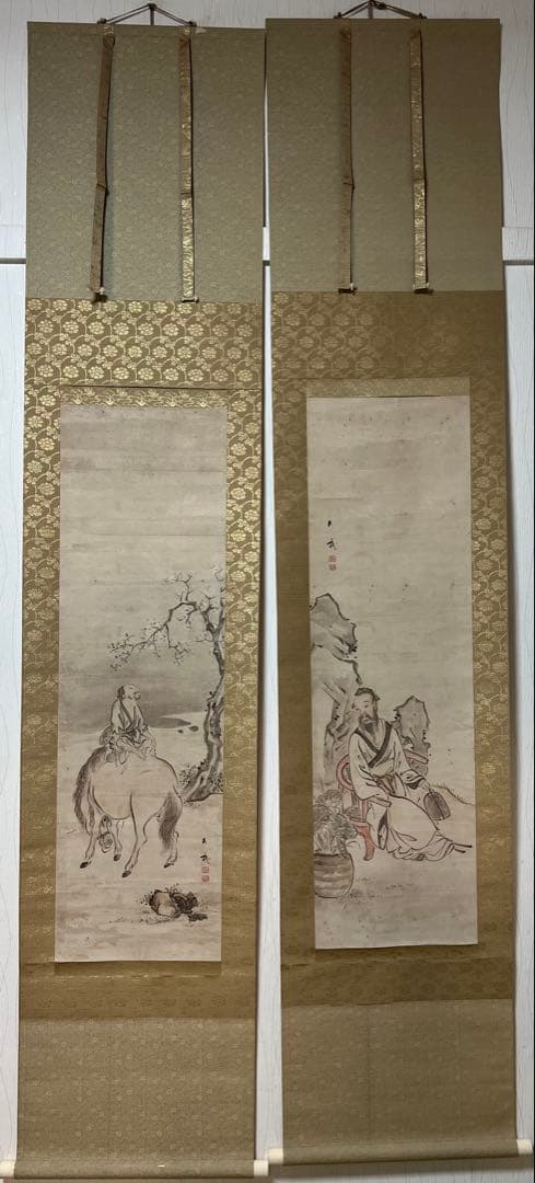 Pair of Hanging Scrolls Chinese Figures Hand-Painted on Paper with Box