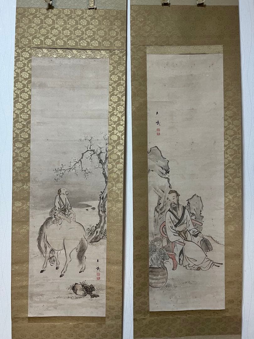 Pair of Hanging Scrolls Chinese Figures Hand-Painted on Paper with Box