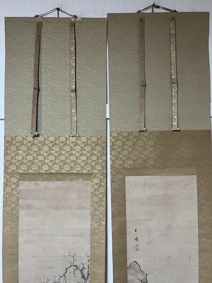 Pair of Hanging Scrolls Chinese Figures Hand-Painted on Paper with Box