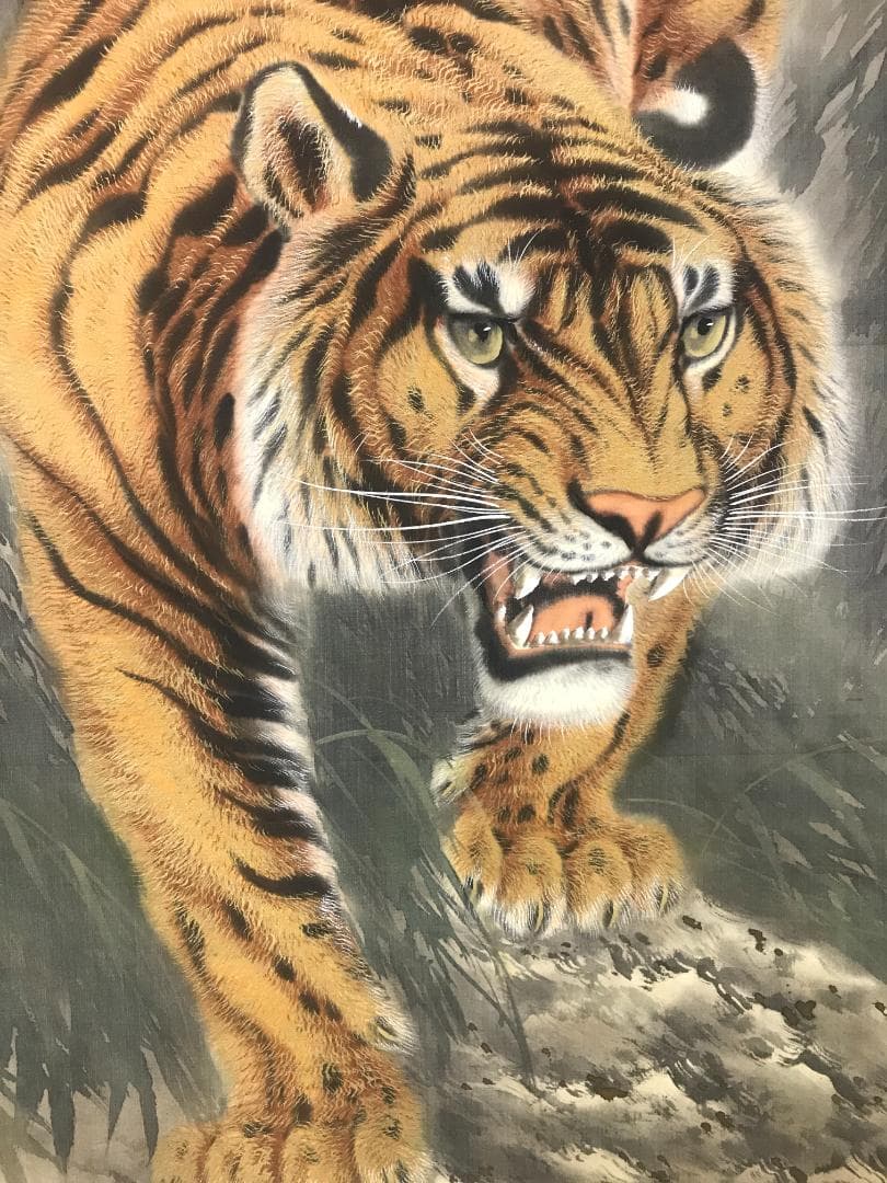 Juseki Hanging Scroll Fierce Tiger, Hand-Painted on Silk, Paulownia Box, 188 cm x 59 cm