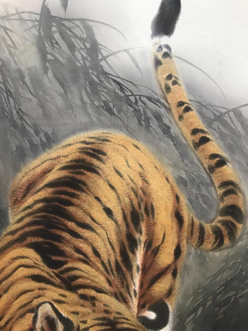 Juseki Hanging Scroll Fierce Tiger, Hand-Painted on Silk, Paulownia Box, 188 cm x 59 cm