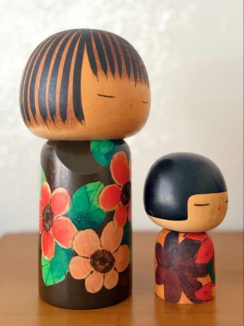 Yuji Kawase Creative Sosaku Kokeshi Pair, Hand-Painted Floral Wood Dolls 23 & 12 cm