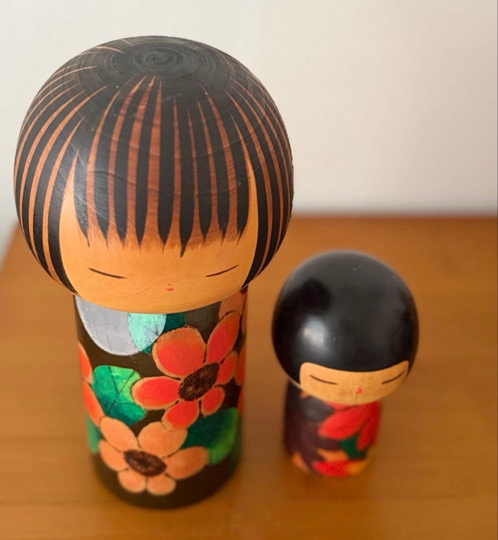 Yuji Kawase Creative Sosaku Kokeshi Pair, Hand-Painted Floral Wood Dolls 23 & 12 cm