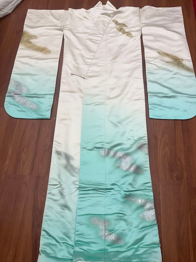 Vintage Silk Uchikake Wedding Kimono, White and Green, Simple Design