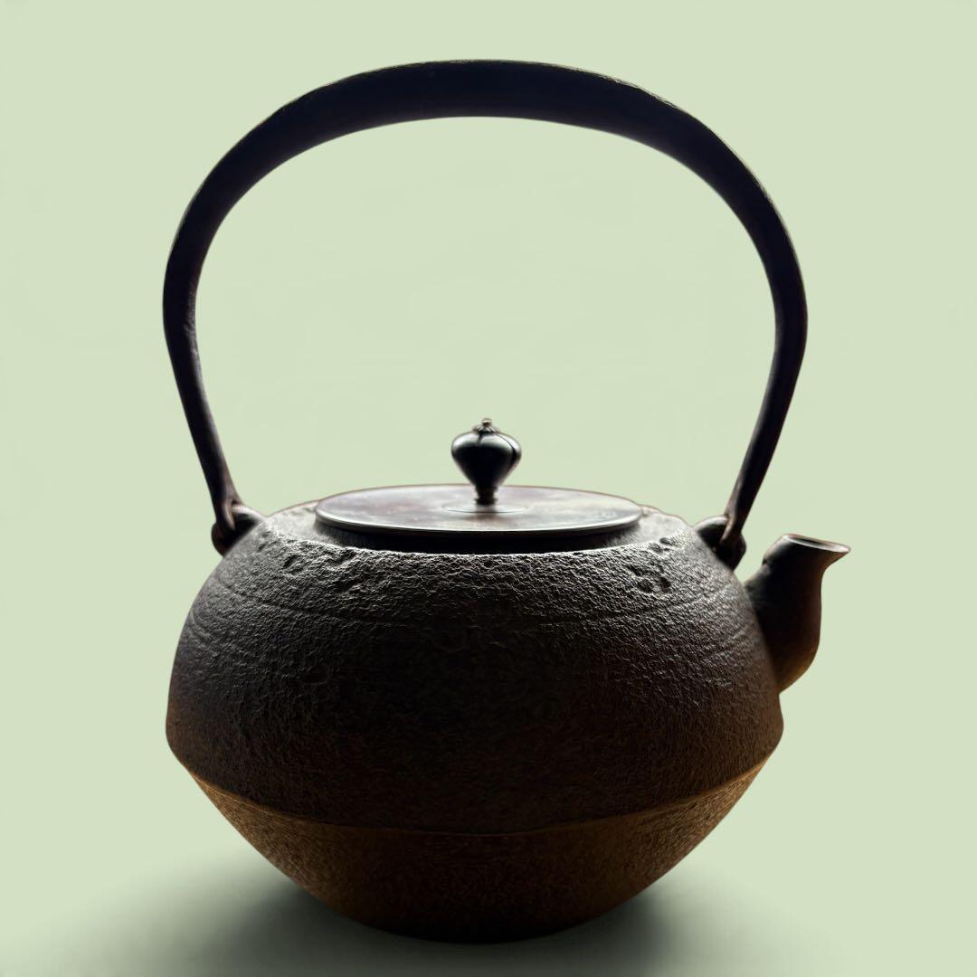 Shojudo Tetsubin Cast Iron Kettle with Wooden Box (Tomobako)
