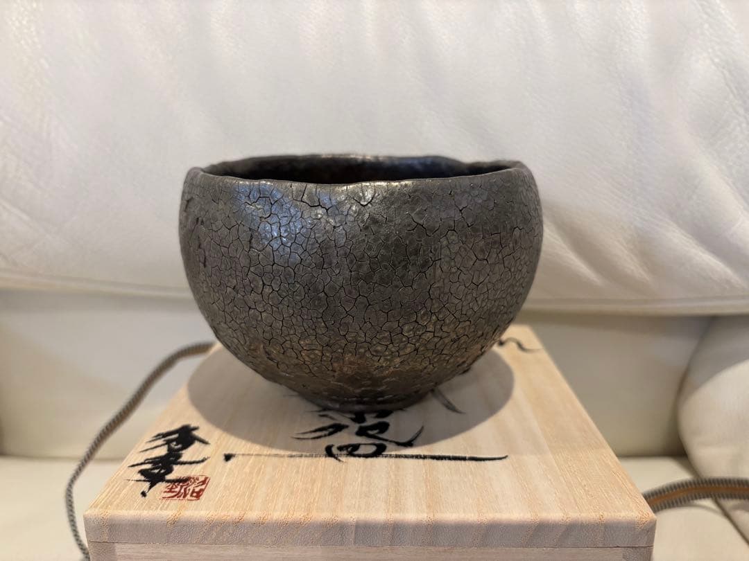 Silver-Glazed Chawan Tea Bowl by Hideaki Numano, Hand-Pinched Vessel with Kyo-Box