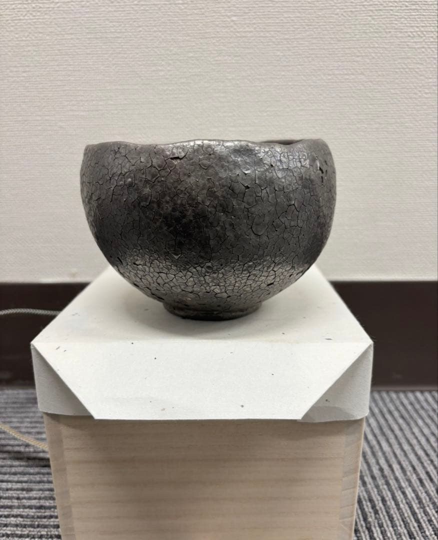 Silver-Glazed Chawan Tea Bowl by Hideaki Numano, Hand-Pinched Vessel with Kyo-Box