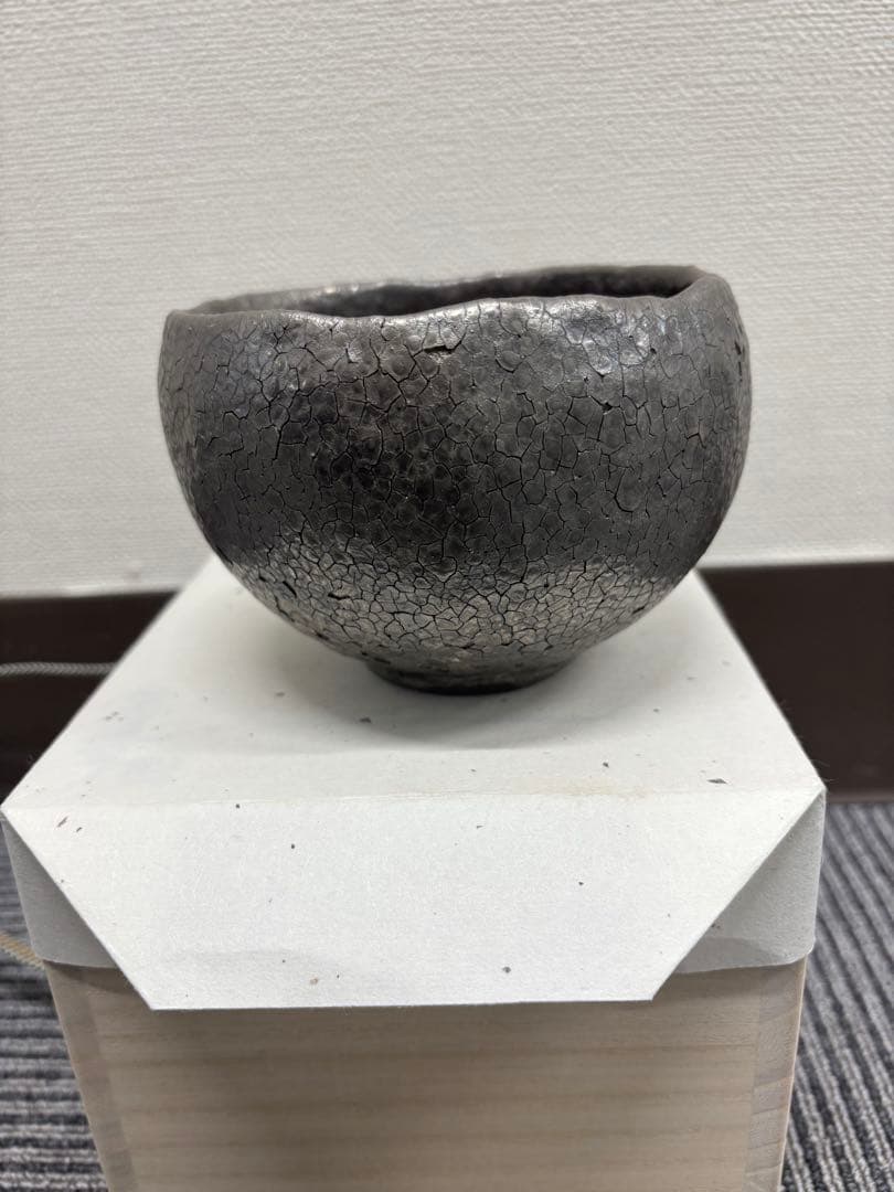 Silver-Glazed Chawan Tea Bowl by Hideaki Numano, Hand-Pinched Vessel with Kyo-Box