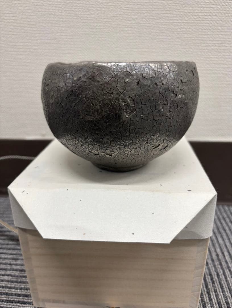 Silver-Glazed Chawan Tea Bowl by Hideaki Numano, Hand-Pinched Vessel with Kyo-Box