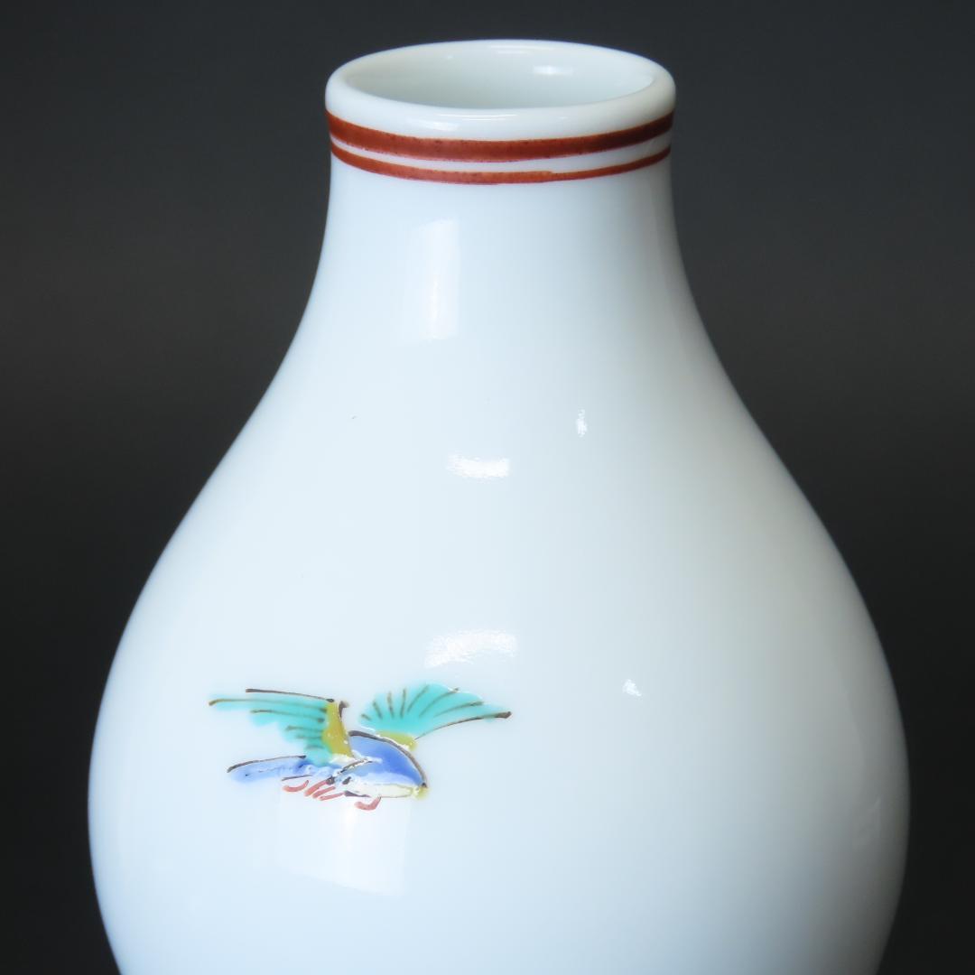 13th Sakaida Kakiemon Gourd-Shaped Vase Porcelain with Peony Design, with Tomobako