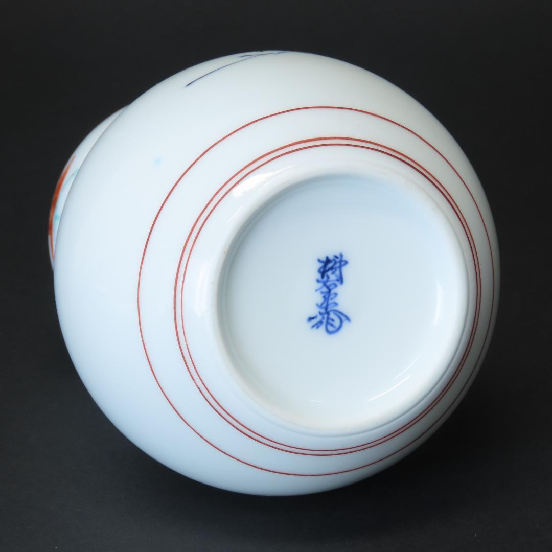 13th Sakaida Kakiemon Gourd-Shaped Vase Porcelain with Peony Design, with Tomobako
